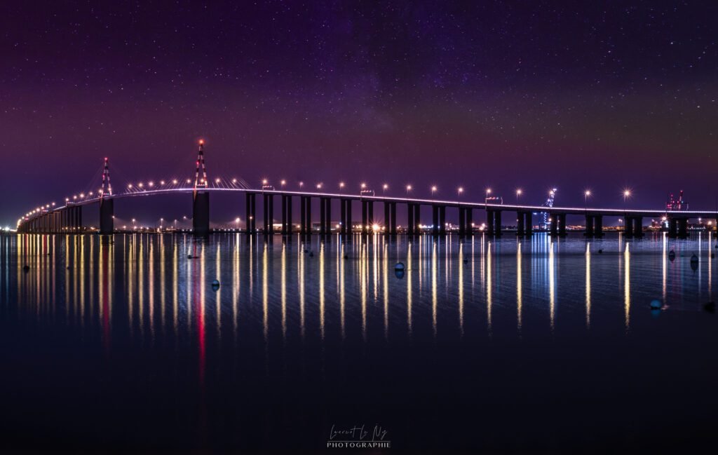 pont de saint Nazaire sous une nuit étoilée